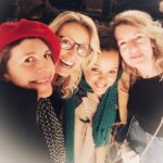 Juliette Tresanini Instagram - FEVRIER, TU M’AS ECLATÉ ! 1) la vie de Ma mère de @ju Carpentier , un bijou d’humanité co-écrit avec le Bon @xbengarnierx ! Incroyable @agnesjaoui et @williamlebghil 2) Sortie en bonnet des sisters de l’excellent “c’est pas facile d’être heureux quand on va mal “ de @rudymil . Avec 5 acteurs de grandes qualités 3) Projo équipe du magnifique film d’Eric Benard (Louise Violet ) avec @alexandralamyofficiel et @gregorygadebois_off ! Magique 4) trinquer au talent de la drôlissime @thaisvauquieres 5) sortie de Daaaaali du surprenant @mroizo , un voyage surréaliste ! Fantasmagoriiiiiique 😉 6) Mines réjouies dans Paris après avoir parcouru 4211 km tout en restant assises 7) anniversaire sacré de la sister @marjorielenoan ! Love infini 8) un soir de Gala chez @sambobino 🙏 9) surprise amicale entre 2 trains @marie_catrix , toujours là où on ne l’attend pas 10) Rideau sur Fevrier , même si tu es plus court , tu m’as épaté … En mars …. Trouve le dicton qui rime …. Bon courage 😉😘