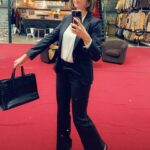 Juliette Tresanini Instagram - Ça part en nouveau rôle: donnez-moi un nom et un métier ! Le gagnant remportera, allez c’est jour de fête, une boîte de trombone 🍾🍾🍾 Merci @lucie.saintclair et ma @alexandrafidji d’avoir trouvé ma coupe et ma couleur, le changement est en marche 😉 🙏 @isabrulier