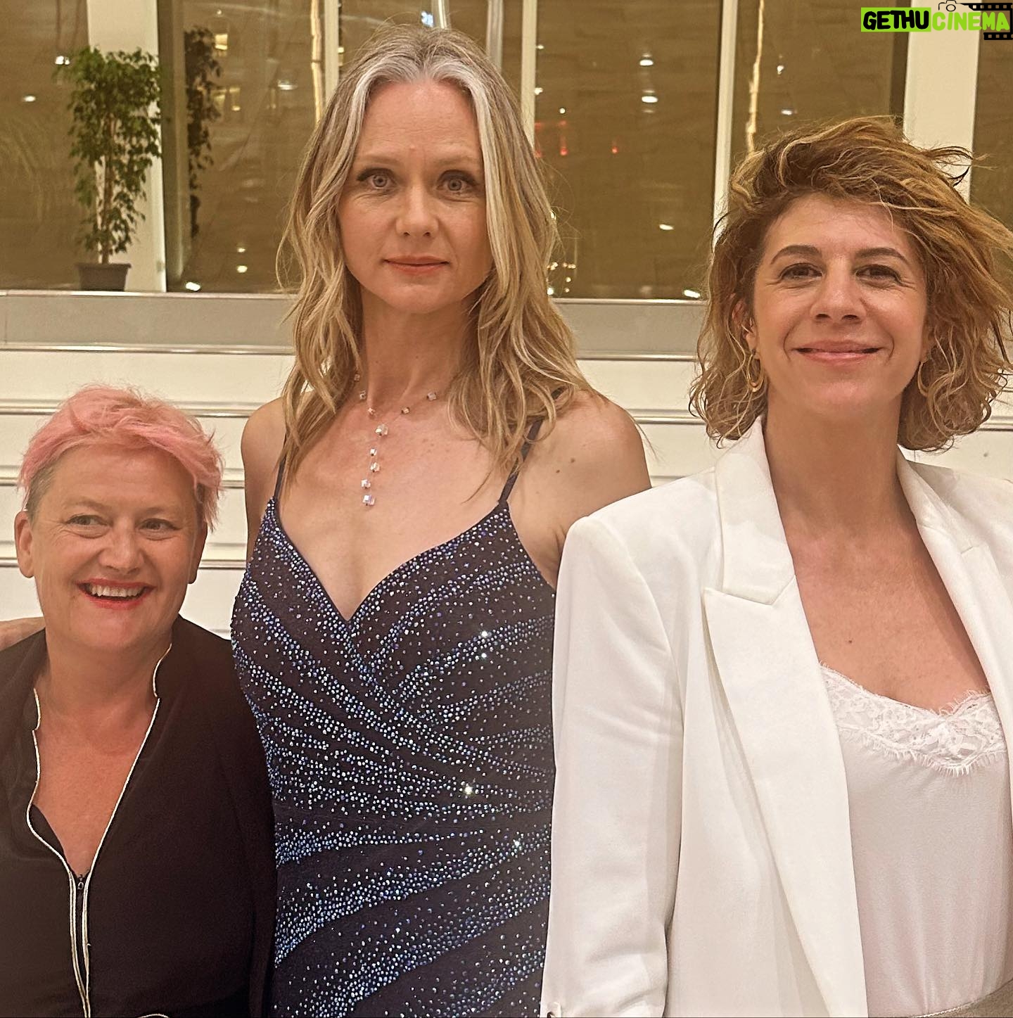 Juliette Tresanini Instagram - « Tout ce qui n’est pas partagé est perdu ». Merci @festivaldecannes et @sylvie_illustre_vip_cannes pour ces moments magiques ! Je me souviendrai longtemps de ce grand cru 2024 🤘💋🎥