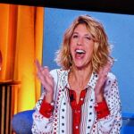 Juliette Tresanini Instagram - Tranquille, posée, relax (en apparence) avant le prime de ce soir @lachaineteva Merci aux équipes qui rendent cette émotion stylée et passionnante et merci à vous pour votre fidélité , c’est grâce aux audiences que l’émission est diffusée le samedi à 21h😉 ! 👔 : @mktstudio 👗 mailan_stylist 💄 @julieau_makeup.n.paint 💇‍♂️ : @yorendelola 👏 @charline.sagefemme @orgasme_et_moi Merci @3eoeilprod @elsadelula @oliviaassas @alexandra_heyne #catherineshoffer