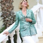 Juliette Tresanini Instagram - ✨STRASS et PAILLETTES✨ « Le naturel du Festival de Cannes » ou « de l’importance de rester simple pour monter des marches » On est loin de ma vraie tenue du jour que je vous épargnerai mais c’est ça la magie d’Instagram 😉 Bon dimanche en survet ou paillettes c’est toi qui décide, t’as vu 😉 📸: @sylviecastioni_art 💄 : @valdumond Veste : @liujo Merci @sandraandcoparis et @arianderson8685