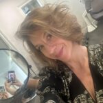 Juliette Tresanini Instagram - C’est le grand soir ! Hâte que vous le goûtiez 😘 #saintamourbellevue Merci à tous ceux qui ont contribué à sa sortie @vison2.0 @audnaturelle laplace_romain ou @vignobleslaplace @jak.creation Merci @lucie.saintclair pour la mise en beauté @rey9eoff pour l’étiquette et @paul_._lapierre pour la photo , vous avez assuré , et ce soir trinquons 😉 Bon week end à tous