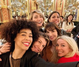 Juliette Tresanini Instagram - Les filles, je suis floue de vous 💕 #sororité 
Merci à @iamjuliegayet et au @chinesebusinessclub pour ce moment de partage autour des droits des femmes ! Ne jamais cesser de rappeler qu’il faut continuer à agir chaque jour car «  Ce ne sont pas les femmes qui sont fragiles, ce sont leurs droits » ! Merci @haroldparisot et @esther.mariontessart