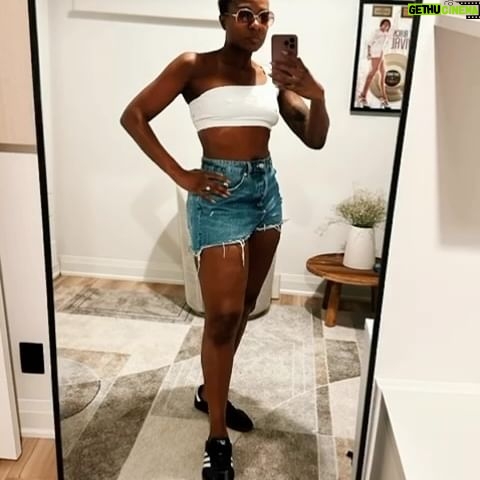 Jully Black - 1.5K Likes - Travel with ease and in style.
These are my must have’s for Jamaica Carnival. What would you bring?
#JamaicaCarnival #VisitJamaica
@visitjamaica
@carnivalinjamaica