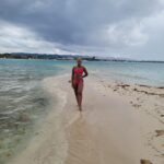 Jully Black Instagram - From the exclusive Booby Cay Island, to Margaritaville, to the party at Rick’s Cafe – today was pure magic! 🎶✨ #JullyBlack #BeThatGirl #IslandVibes #UnforgettableDay @visitjamaica @margaritavillejamaica @famous_vincent_tour