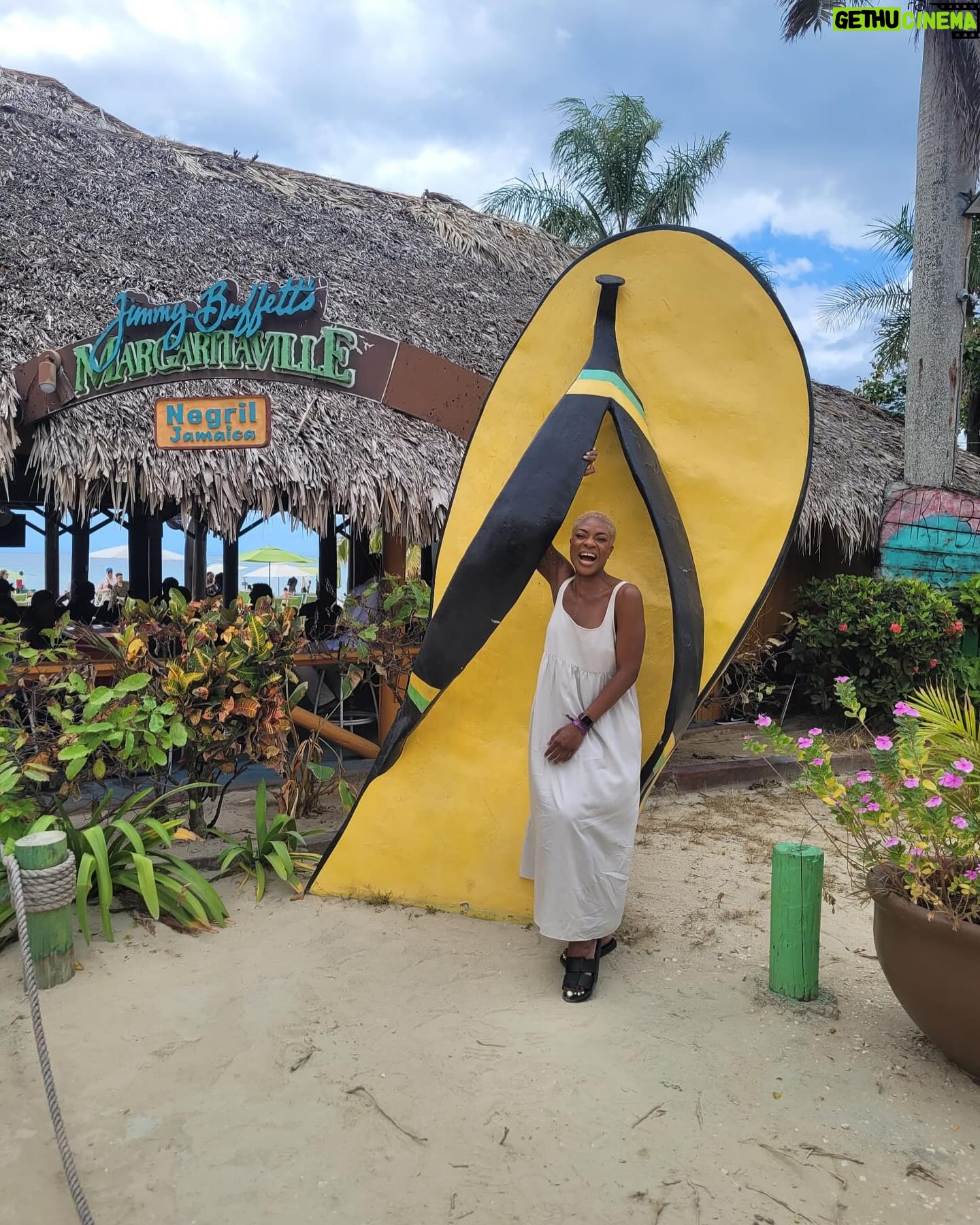 Jully Black Instagram - From the exclusive Booby Cay Island, to Margaritaville, to the party at Rick’s Cafe – today was pure magic! 🎶✨ #JullyBlack #BeThatGirl #IslandVibes #UnforgettableDay @visitjamaica @margaritavillejamaica @famous_vincent_tour