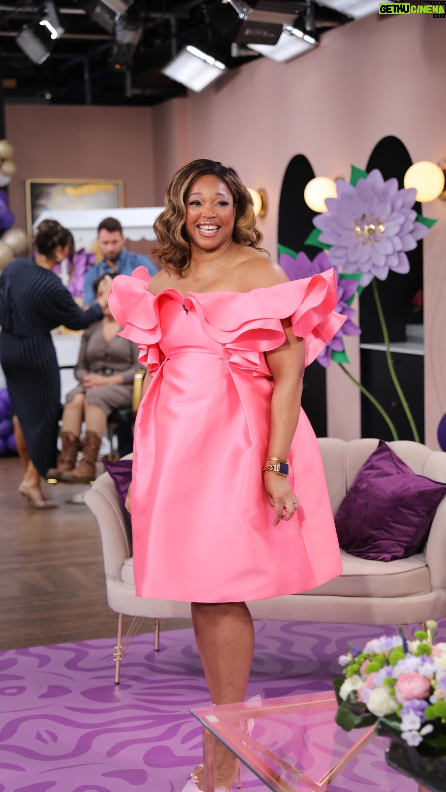 Jully Black - 1.4K Likes - It’s no celebration without you 💜
We’re talking about our audience, our viewers at home, our experts, our incredible staff crew, and our one-of-a-kind @thetracymoore. The love has been felt and it has been shared.
@missjullyblack said it best: Thank you, Cityline family 🫶💕