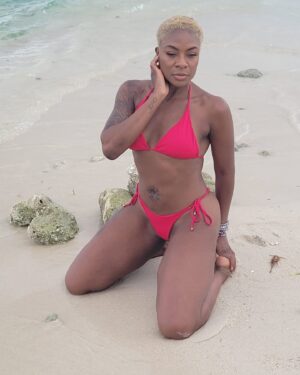 Jully Black Instagram - All sides of me are Jamaican 🇯🇲 Proud 46 year old daughter of the legendary @badgyalmackee ! 

@visitjamaica #VisitJamaica #Black #Her #Story #JullyBlack #Blessed 

📷 @jennifer_seif
