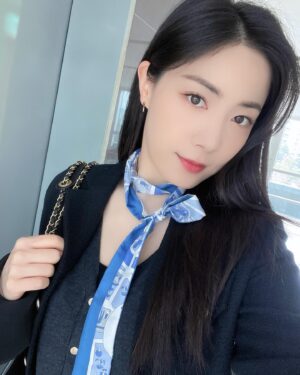 Jung Woo-yeon Instagram - #봄 #🩵 #🌸 난 좀 통통🤨