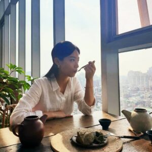 Jung Woo-yeon Instagram - #afternoontea . 조용해서 좋다. 
.
.
.
.
#쑥스콘