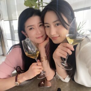 Jung Woo-yeon Instagram - #핑크공주님 .
