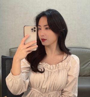 Jung Woo-yeon Instagram - #ENTJ 라서 미리미리 #놀궁리중 #🤷🏻‍♀️