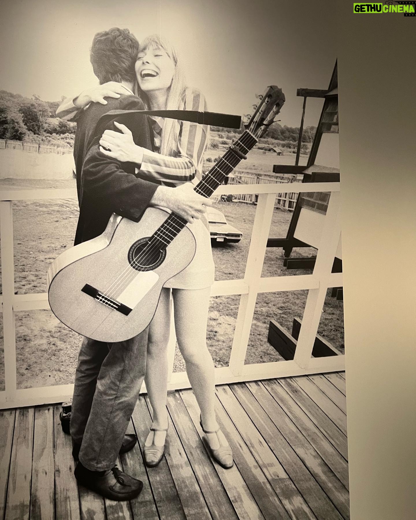 Jung Eun-chae Instagram - ♥️ To Leonard Cohen