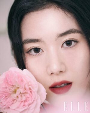 Jung Eun-chae Instagram - @cledepeaubeaute x @ellekorea ⠀⠀⠀⠀⠀⠀⠀⠀⠀⠀⠀⠀⠀⠀⠀⠀ 
🌸🌹🌸🌹🌸🌹🌸🌹🌸🌹⠀⠀⠀⠀⠀⠀⠀⠀⠀⠀⠀⠀⠀⠀⠀⠀⠀ 
@mokjungwook @younji1984 @wonderbird80 @shonhyejin @leeyoung220 @bxoxozi @bo.yoon_