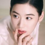 Jung Eun-chae Instagram - @cledepeaubeaute x @ellekorea ⠀⠀⠀⠀⠀⠀⠀⠀⠀⠀⠀⠀⠀⠀⠀⠀ 🌸🌹🌸🌹🌸🌹🌸🌹🌸🌹⠀⠀⠀⠀⠀⠀⠀⠀⠀⠀⠀⠀⠀⠀⠀⠀⠀ @mokjungwook @younji1984 @wonderbird80 @shonhyejin @leeyoung220 @bxoxozi @bo.yoon_