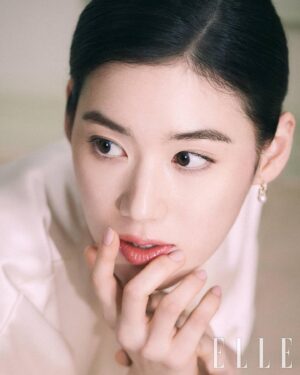Jung Eun-chae Instagram - @cledepeaubeaute x @ellekorea ⠀⠀⠀⠀⠀⠀⠀⠀⠀⠀⠀⠀⠀⠀⠀⠀ 
🌸🌹🌸🌹🌸🌹🌸🌹🌸🌹⠀⠀⠀⠀⠀⠀⠀⠀⠀⠀⠀⠀⠀⠀⠀⠀⠀ 
@mokjungwook @younji1984 @wonderbird80 @shonhyejin @leeyoung220 @bxoxozi @bo.yoon_