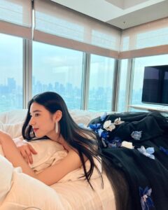 Jung Eun-chae Instagram - get ready for tonight!🦋💙@cledepeaubeaute