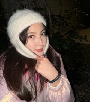 Jung Hye-sung Instagram - 아크네 목도리의 막바지 ❣️
쌩 아이폰 사진 좋아✨..