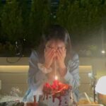Jung Hye-sung Instagram - 내가 좋아하는 테라스에서 생파🩵🤍🩵 우리 유야는 오늘 쓰레기처리담당❣️ 사랑하는 뽀야 유야 자매랑 즐거운시간 🩷 올해는 생파안하려고했눈데 조자매님들이 해줬따 🎁❣️ 이히히 사랑해