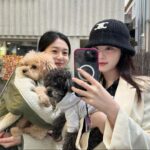 Jung Hye-sung Instagram - 사랑하는 지니언니랑 올해 첫데이트❣️ 언니 우리 아직 한발 남았다🩵 하늘에 쏘지않기❣️🐈 10년동안 내옆에서 내편으로 응원해주는 천사언니 🤍