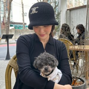 Jung Hye-sung Instagram - 사랑하는 지니언니랑 올해 첫데이트❣️
언니 우리 아직 한발 남았다🩵
하늘에 쏘지않기❣️🐈
10년동안 내옆에서 내편으로 응원해주는 천사언니 🤍