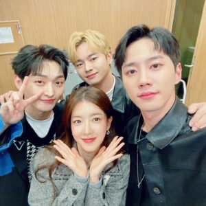 Jung In-sun Instagram - #너의밤이되어줄게  컬투쇼 나들이👫🏻👨🏼‍🤝‍👨🏻
.
곧 만나요🙋🏻‍♀️
우리 다음엔 다같이 함께해-🌝