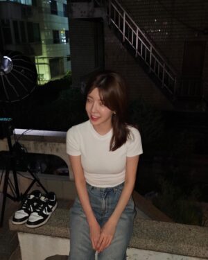 Jung In-sun Instagram - mz의 플래쉬 공격에 빙글빙글 돌아가는 i의 하루📸