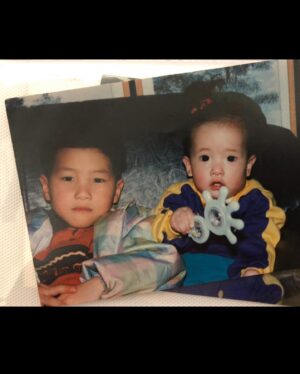 Jung In-sun Instagram - HBD for me🙋🏻‍♀️

저에겐 일년에 한번, 태어나 잘 살아가기로 결심을 다지는 하루😋

4월 25일 축하해주신 모든 분들 감사드려요. 
덕분에 따뜻한 하루를 보냈어요.

오늘도 좋은 밤-🌝