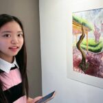 Jung Si-a Instagram - 서우: 나는 자연을 그리는 게 제일 좋아! 생명을 불어넣는 거 같거든~ 나: 그러면 서우는 그림그려. 엄마는 옆에서 책읽을게~ 소풍같겠다! 그림을 그리며 세상을 표현하는 방법을 배우는 중인 #서우공주_ 🌱 살아가는데 큰 힘이 될거라 믿어🙏 우리 앞으로도 이 느림의 시간을 소홀히 하지말자♥️ 축하해~🌷