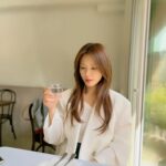 Jung Si-a Instagram - 💛💛💛