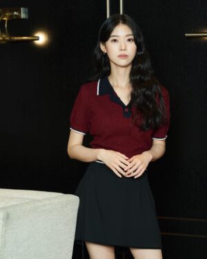 Jung Yi-seo Instagram - 🖤