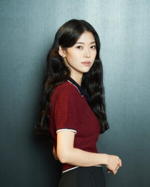 Jung Yi-seo Instagram - 🖤