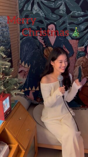 Jung Yi-seo Instagram - It's beginning to look a lot like christmas 🎄♥️