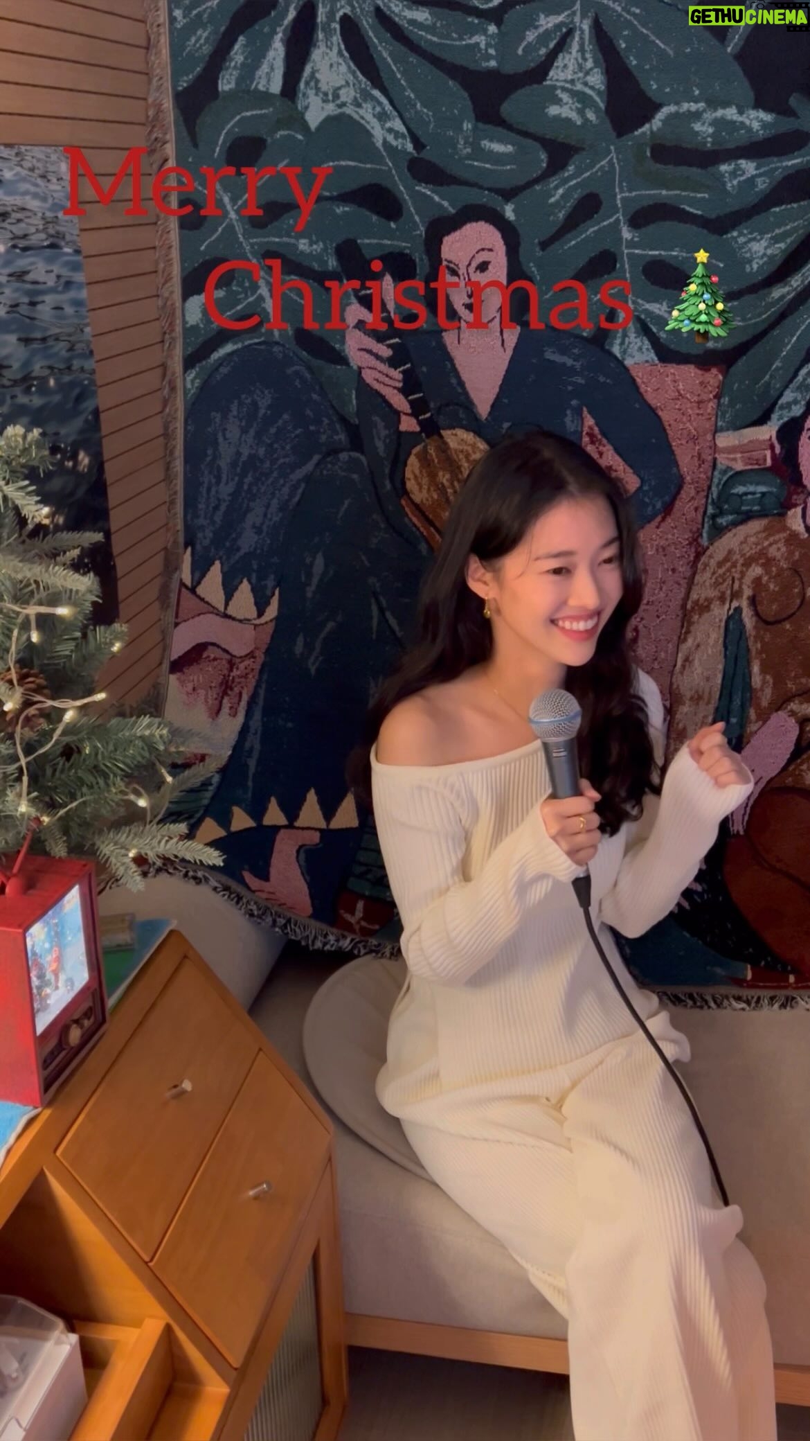 Jung Yi-seo - 13.7K Likes - It's beginning to look a lot like christmas 🎄♥️