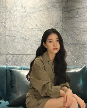 Jung Yi-seo Instagram - 🤎🍂