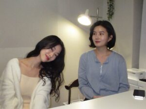 Jung Yi-seo Instagram - 👵🏻🫶🏻👵🏻