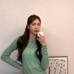 Jung Yoo-jin Instagram – @refa_heartbrush_official 🩷🩵
