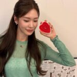 Jung Yoo-jin Instagram – @refa_heartbrush_official 🩷🩵