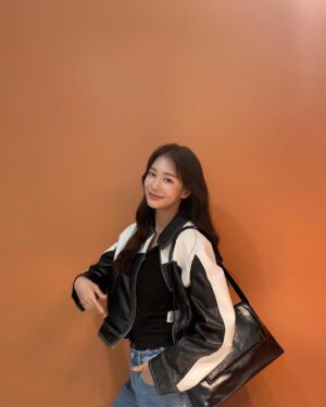 Jung Yoo-jin Instagram - 좋은 주말 보내세요🧡
