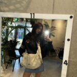 Jung Yoo-jin Instagram - Yeah! Happy Friday 🖤 @alavague.official @adidas @originals_kr