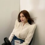 Jung Yoo-jin Instagram - 셀러브리티 특별출연 🖤 #celebrity #netflix 🤍