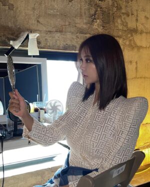 Jung Yoo-jin Instagram - 셀러브리티 특별출연 🖤 #celebrity #netflix 🤍