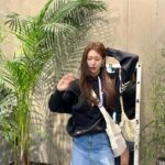 Jung Yoo-jin Instagram - Yeah! Happy Friday 🖤 @alavague.official @adidas @originals_kr