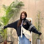 Jung Yoo-jin Instagram - Yeah! Happy Friday 🖤 @alavague.official @adidas @originals_kr
