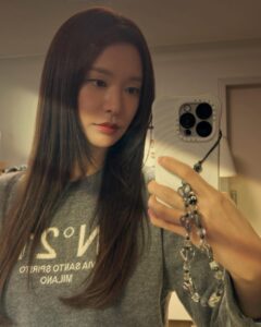 Jung Yoo-jin Instagram - 행복한 설 보내시고 아프지 마세요💕