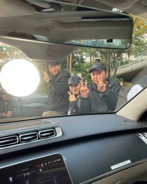 Jung Yoo-min Instagram - 완벽했던 우리 팀. 그리고 시청자 여러분. 함께 한 시간에 참 감사했습니다 -) 도국 이주처럼, 모두 기쁨으로 가득하시길-  행복했습니다. 건강한 모습으로 또 만나요!
굿바이 완결정! 안녕 한이주!