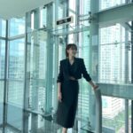 Jung Yoo-min Instagram - 금,토 밤은 #커넥션 과 함께! 많관부 🙇🏻‍♀️🙇🏻‍♀️🙇🏻‍♀️🙇🏻‍♀️🤍🤍 꽃단장 해주시고 오늘도 곁에서 함께 해주신 @u_limlim_ @g__medal @doheeeee_ @2zzin @bigpicture_ent 감사합니다아 🤍