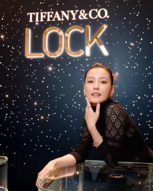 Jung Yu-mi Instagram - 💫💎

@tiffanyandco #Tiffanyandco #TiffanyLock #Tiffanypartner #티파니앤코 #티파니락