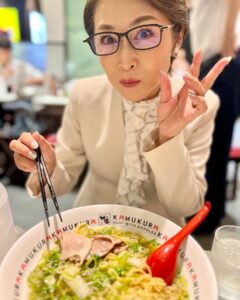Junko Mihara Instagram - ある日の出来事､､､無性に神座のラーメンが食べたくて東京駅の地下へ。ご満悦😘