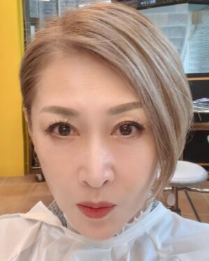 Junko Mihara Instagram - 髪切りました。